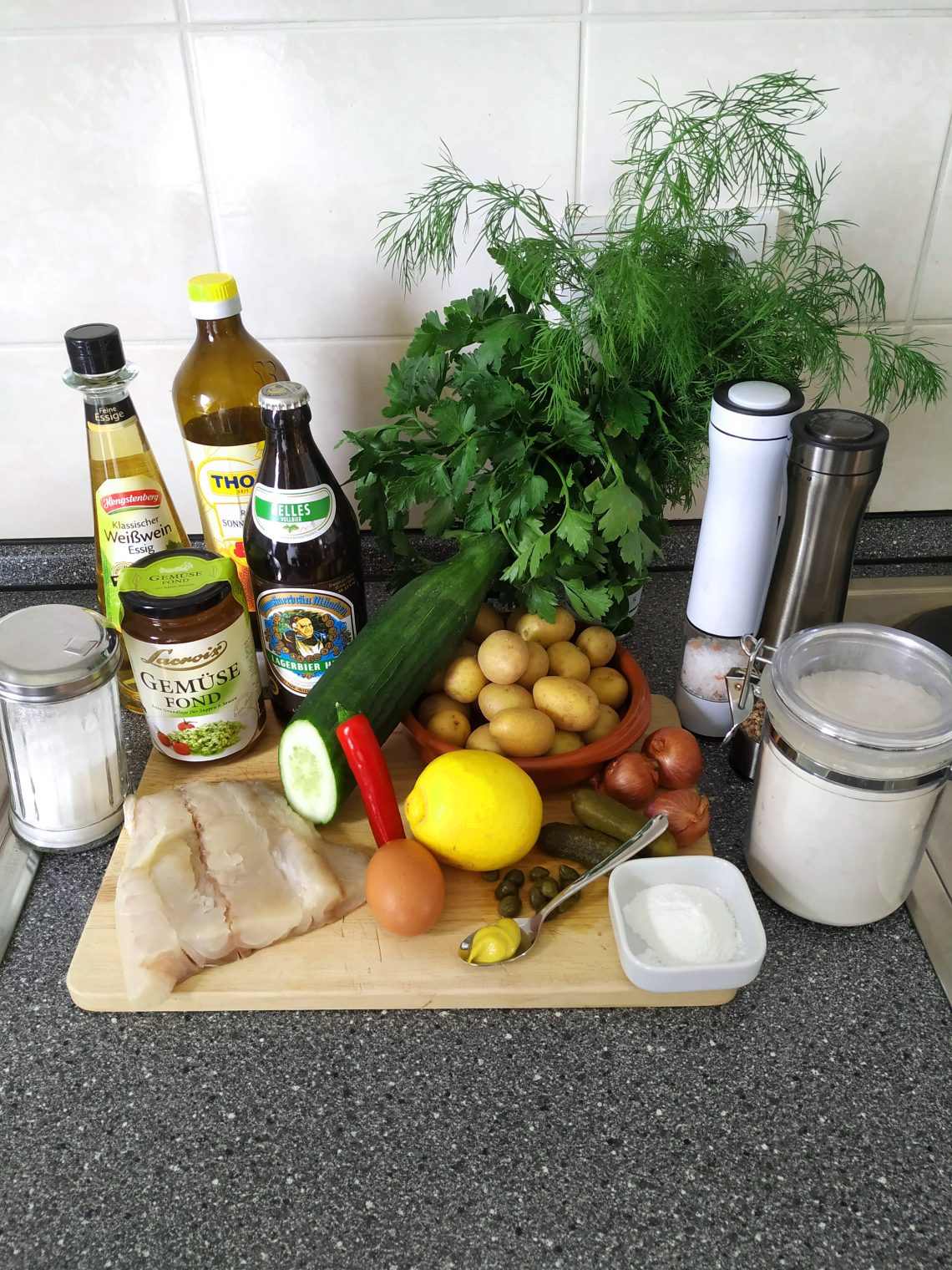 Rezept für Backfisch mit Kartoffelsalat und Remoulade