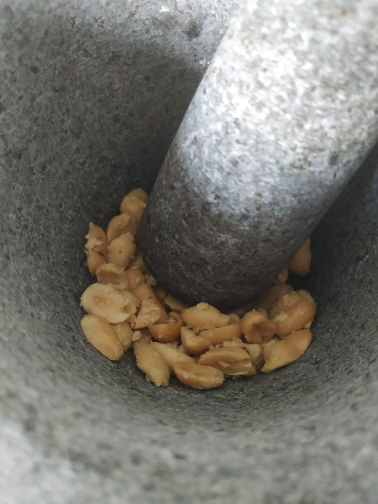 Erdnüsse hacken
