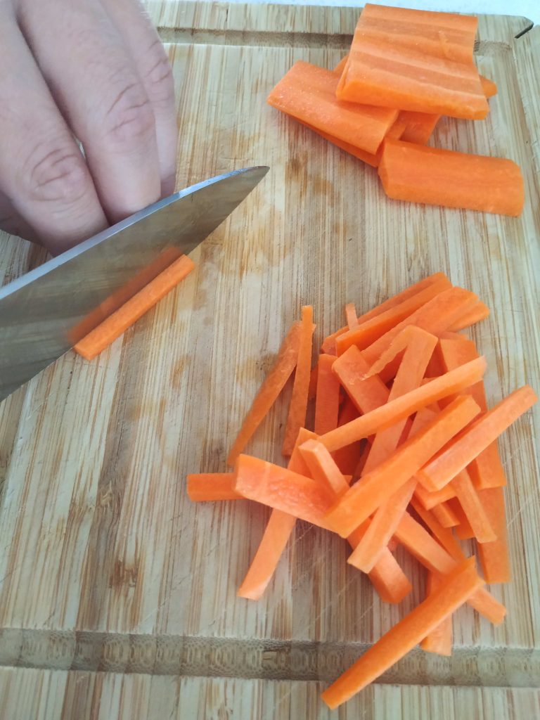 Karotten schneiden
