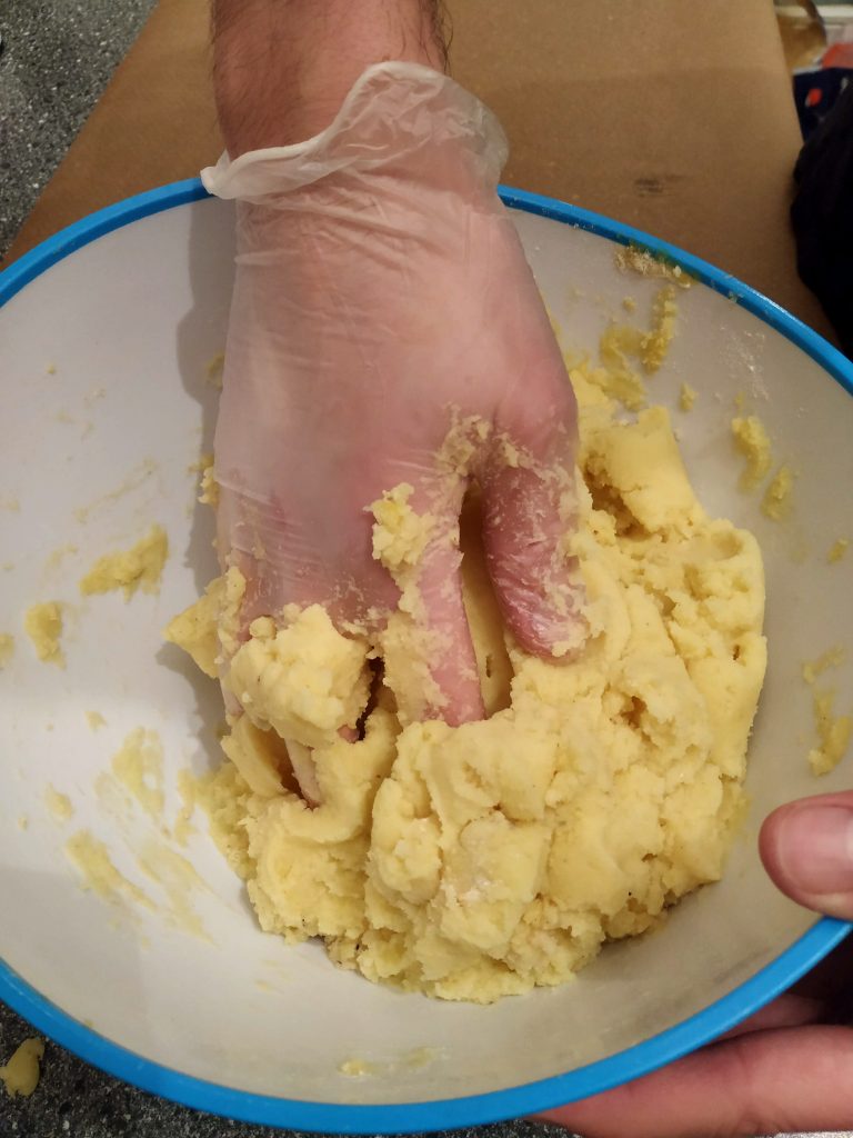 Kartoffelteig kneten