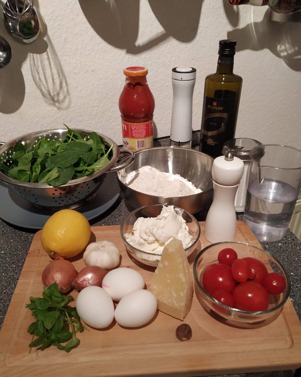Zutaten für Ravioli mit Ricotta-Spinat-Füllung